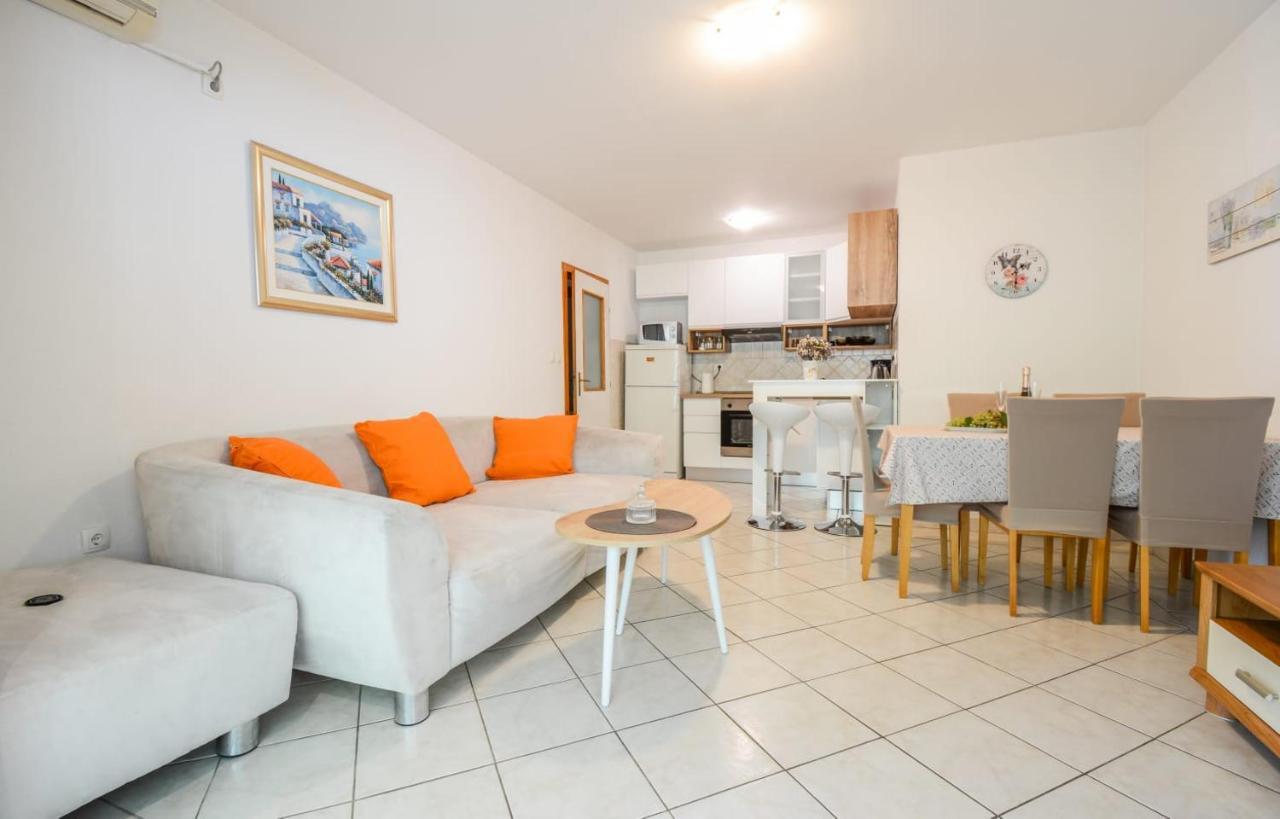 Anasu Apartment